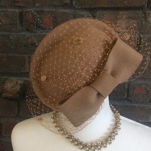 Retro style cocktail hat/fascinator with veil